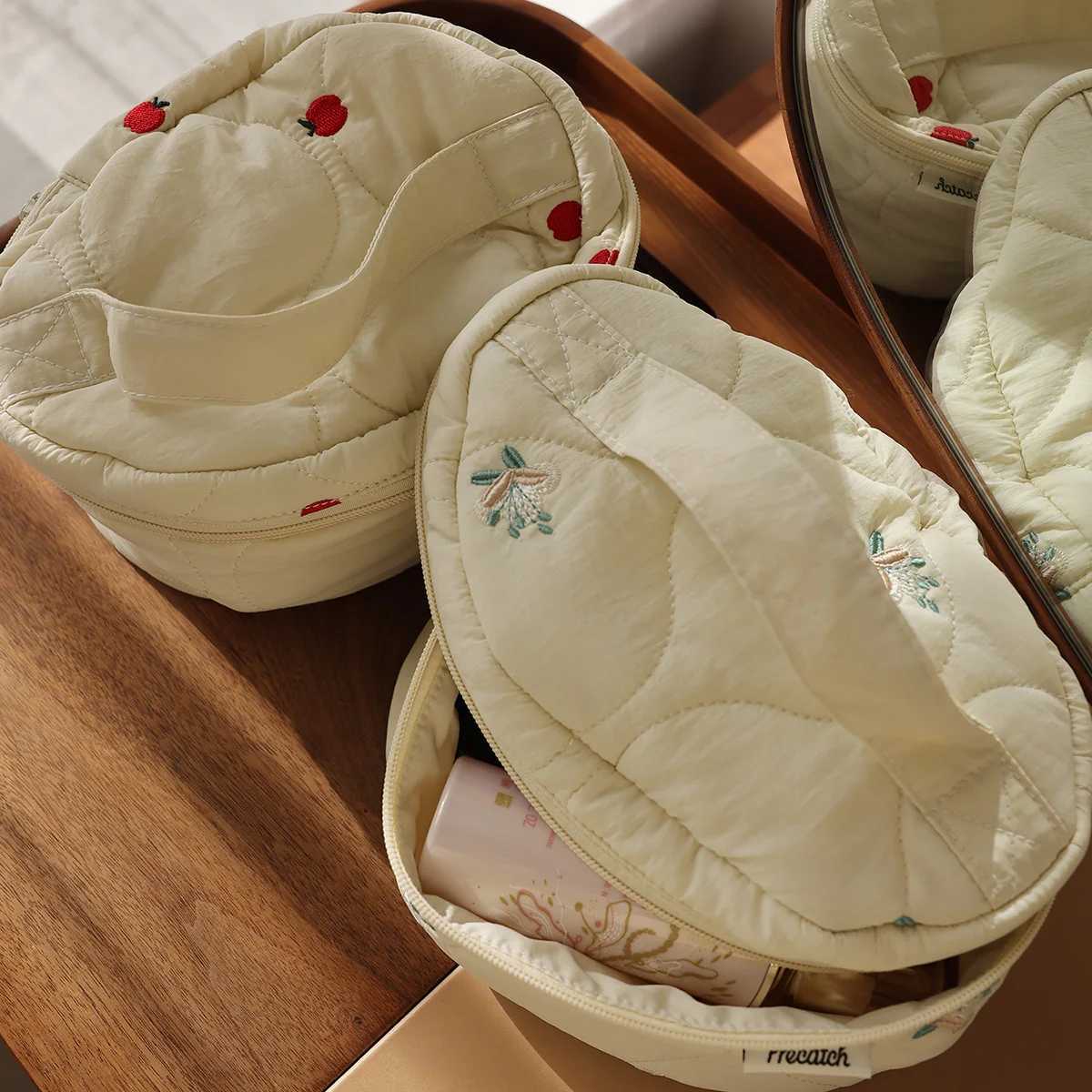 Portable Fruit Flower Embroidered Cosmetic Bag With Zipper Large Capacity Soft Girls Handheld Storage Handbag Accessories Y250808