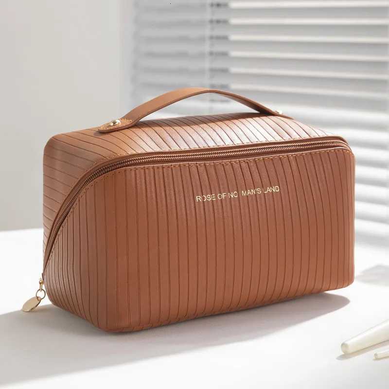 Large Travel Cosmetic Bag for Women PU Leather Makeup Organizer Fem Toiletry Bags Tote Luxury Lady Make Up Case Storage Pouch Y250808
