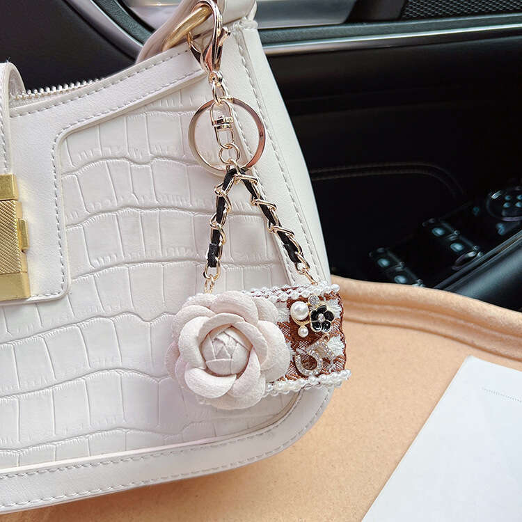 DHpet_wholesale Chic Camellia Keychain - Fashion Bag Charm for Women, Elegant Zinc Alloy Car Key Ring in Black/White/Khaki (24g)