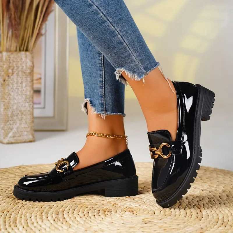 2025 Spring New Womens Black Patent Leather Metal Shallow Flat Shoes Simple Casual Daily Loafers Large Size 43 Luxury Shoes W250808
