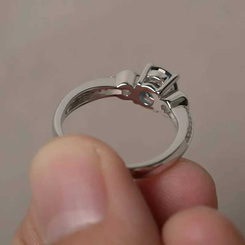 925 Sterling Silver Luxury Elegant Women Rings with Round Blue Cubic Zirconia Exquisite Wedding Anniversary Party Female Jewelry Y250808