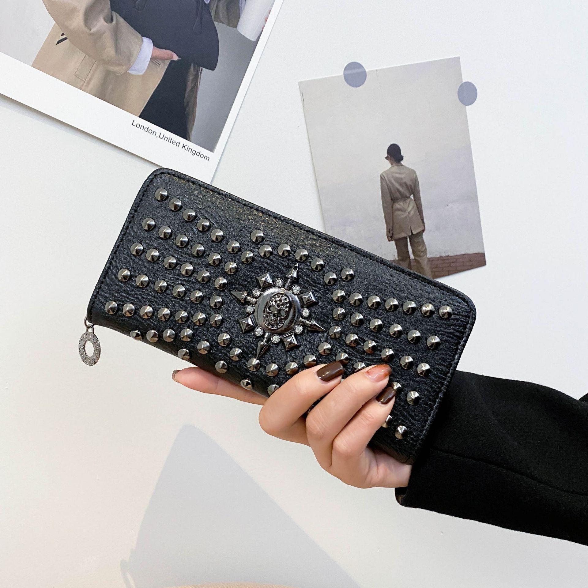 Luxury Brand Designer Bag New 2024 Punk Studded Skull Women's Wallet Long Large Capacity Coin Purse Multi-Card Slot Fashion Wallet