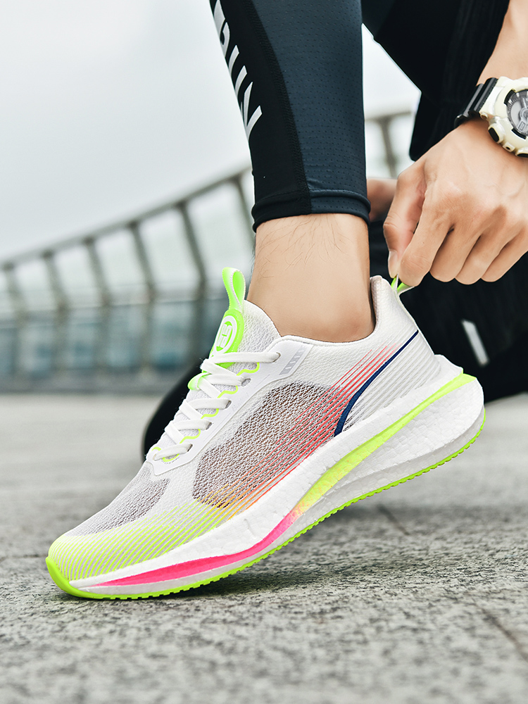 Men's large triangle 2025 autumn and winter new professional anti-skid running shoes, breathable sports shoes
