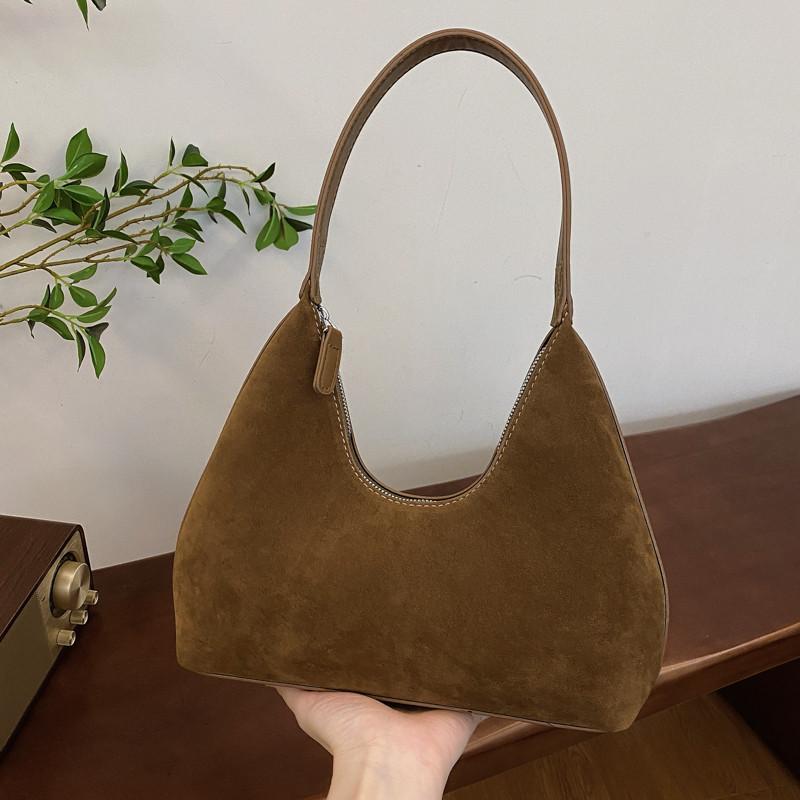 Chic and Practical Underarm Shoulder Bag Ideal for Daily Carrying