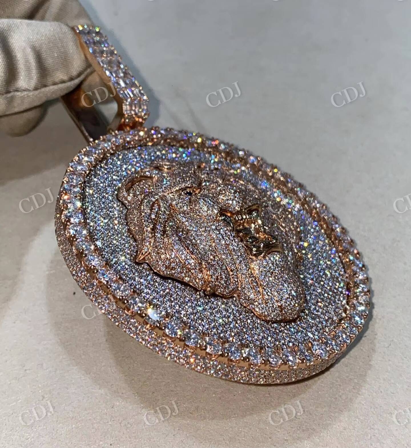 New Arrival Hip Hop 3D Lion in Disk Charm Pendant Two Tone Lion Face Pendant Women Personalized Custom Silver Moissanite Pendant