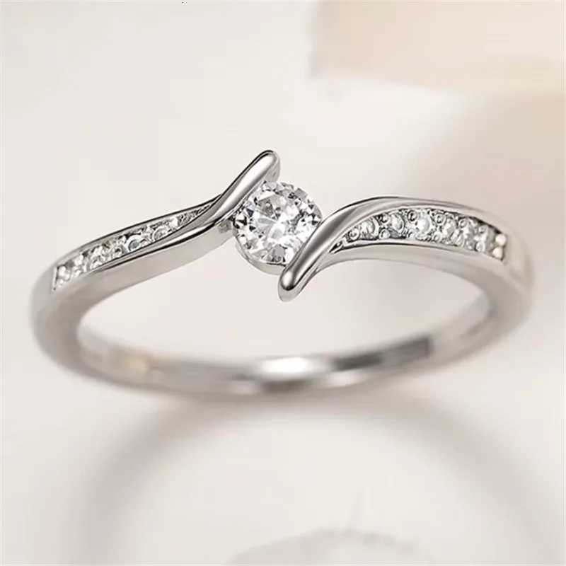 925 Sterling Silver Engagement Wedding Rings for Women Round Cubic Zirconia Simple Elegant Female Accessories Fashion Jewelry Y250808