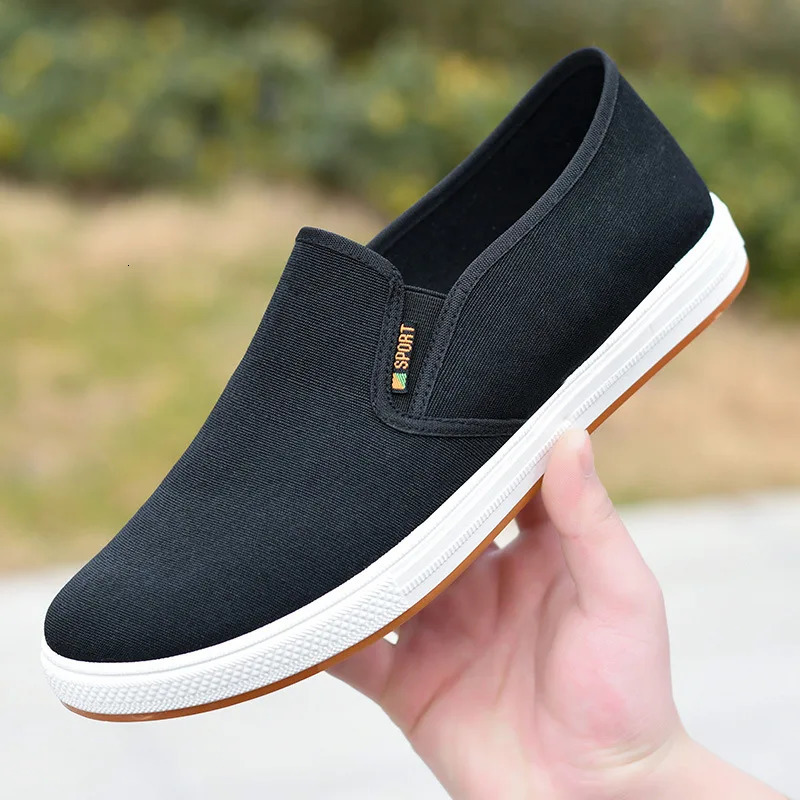 Men Canvas Shoes Lightweight Casual Shoes Black Flats High Quality Soft Male Loafers Slip on Men Vulcanized Shoes Zapatos 250805