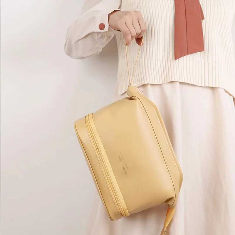 Portable Large Capacity PU Leather Zipper Makeup Bag Beauty Travel Make Up Organizer Storage Bath Toiletry Bag Y250808
