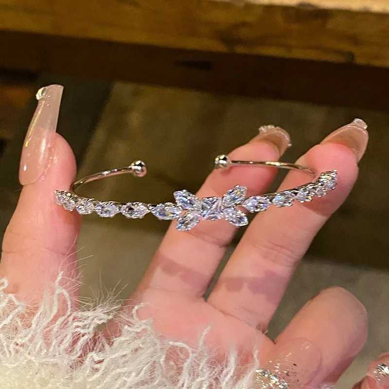 igh Luxury Zircon Bow Open Bracelet with High-end and Fashionable Temperament Niche Geometric Jewelry for Women Z250807