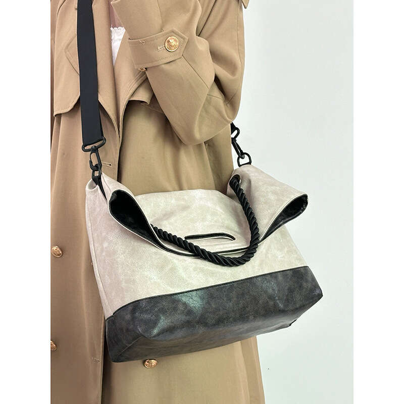 Tote 2025 New Large Capacity bags Tote for Women Students Luxury Commuting Handbag Shoulder Designer Underarm Casual Crossbody Bag