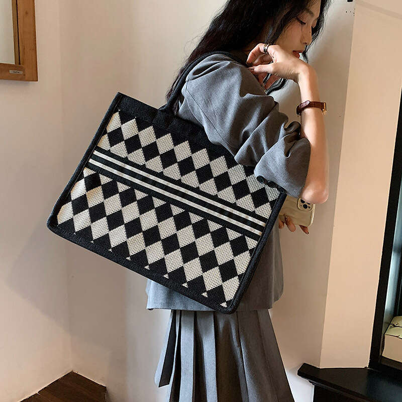 Black and White Checkerboard Large Tote Capacity Handheld Tote bags for Women New Simple Trendy Luxury Designer Fashion Commuting Shoulder Bag