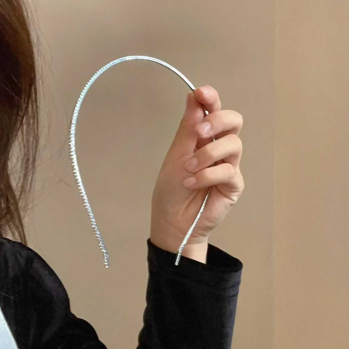 Thin Metal Crystal Bands Haiand New Shiny Rhinestone Hair Accessories Hear Wholes Hair Accessories 2024 Y250808