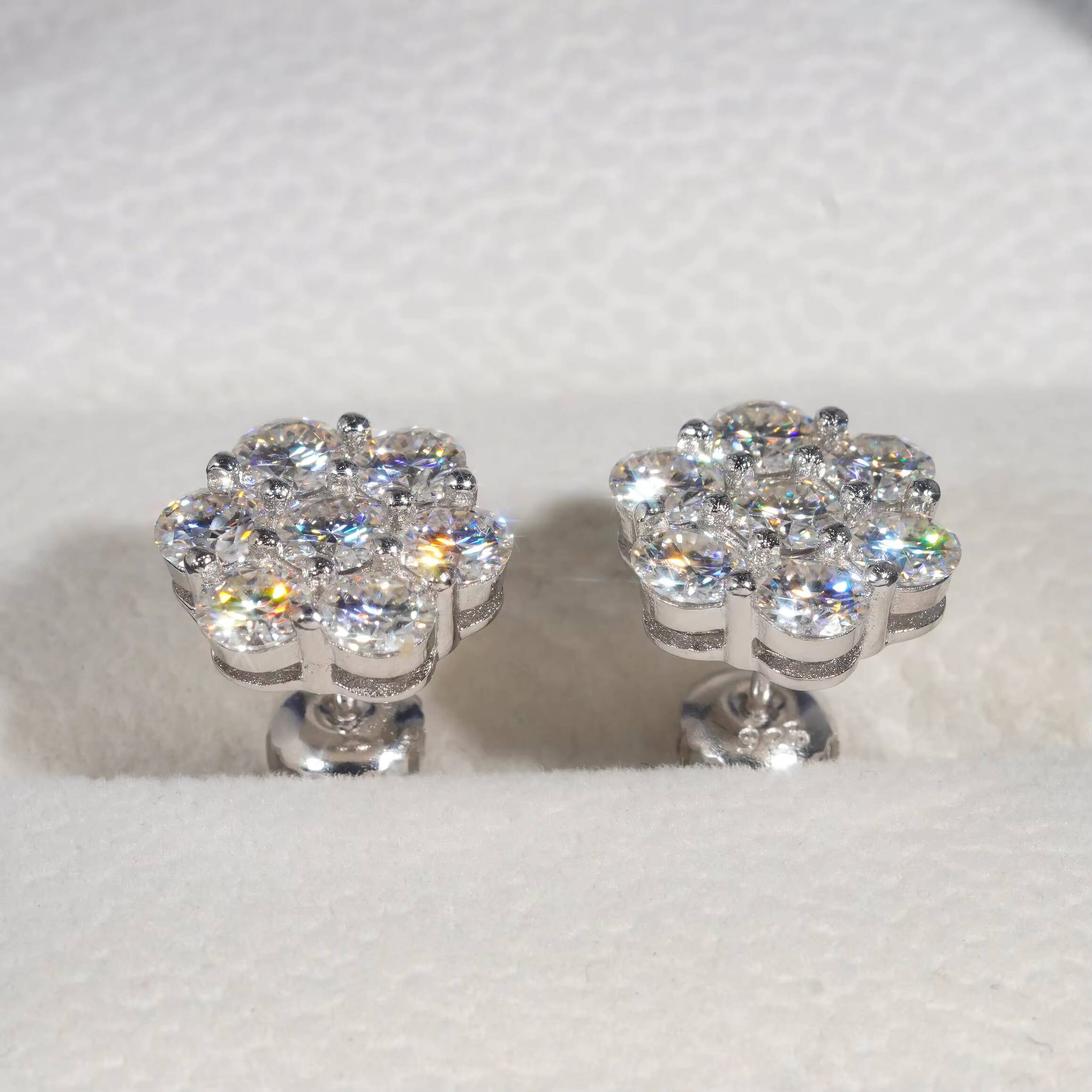 China Jewelry Wholesale Flower Shape Sterling Sier VVS Moissanite Cluster Stud Earrings White Gold Plated Ear Studs