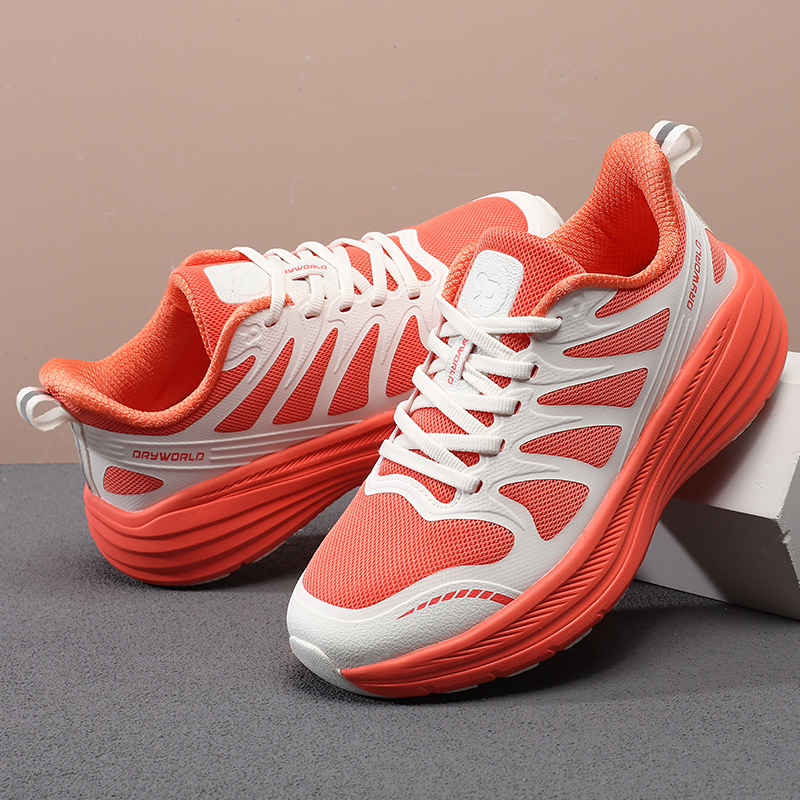 Men's new spring summer lightweight mesh breathable running shoes; couple's comfortable cushioning and height-increasing sports for women�