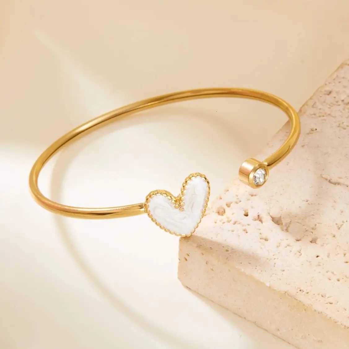 New Trendy Gold Plated Simple Heart Cuff Bangles for Women High Quality Stainless Steel Crystal Bracelets Waterproof Jewelry Z250807