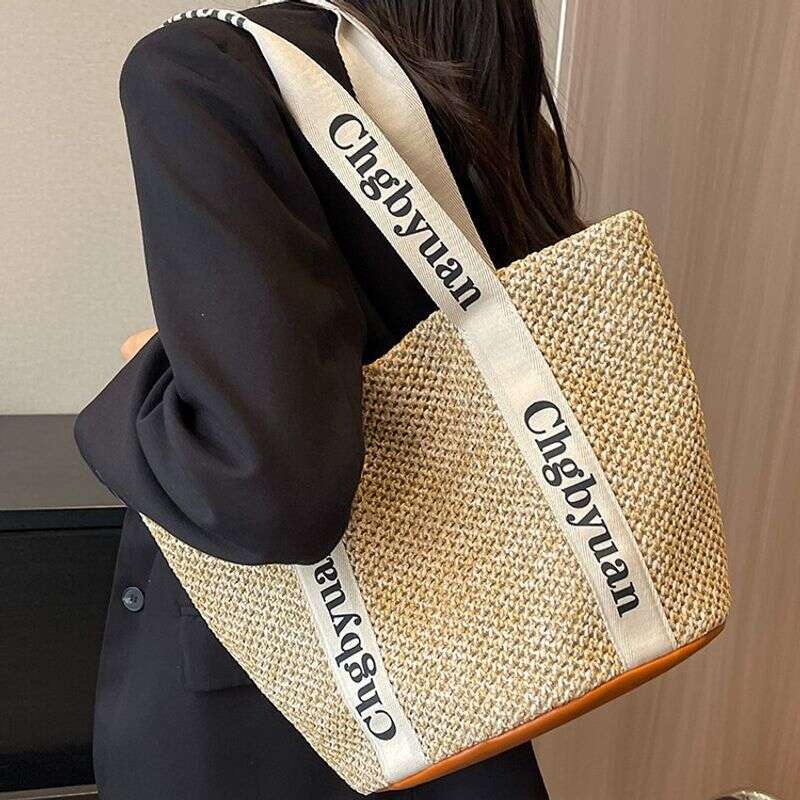 Handwoven Straw For Women Large Capacity 2025 New Summer Vacation Beach Commuter Bucket Bag