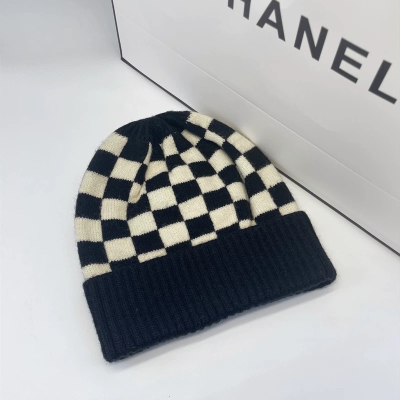 INS New Checkerboard Pattern Contrast Color Knitted Hat Winter Couple Casual Warm Cold Hat Beanie Gorros