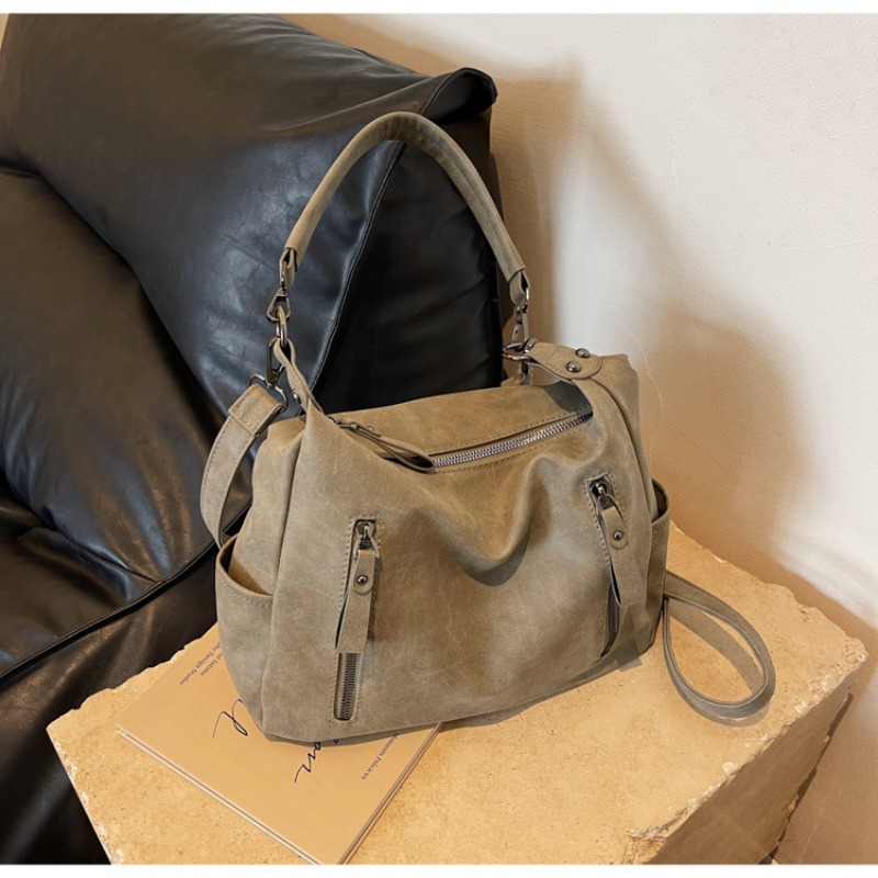 Stylish Fashionable underarm bag with trendy shoulder strap - casual messenger design