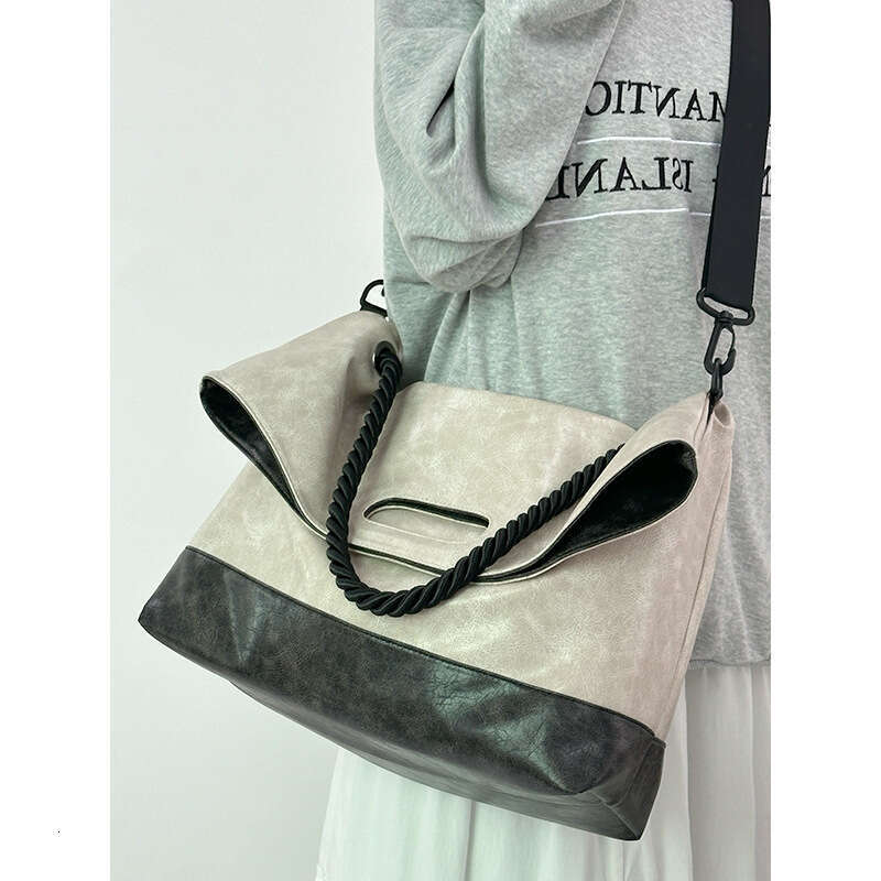 Tote 2025 New Large Capacity bags Tote for Women Students Luxury Commuting Handbag Shoulder Designer Underarm Casual Crossbody Bag