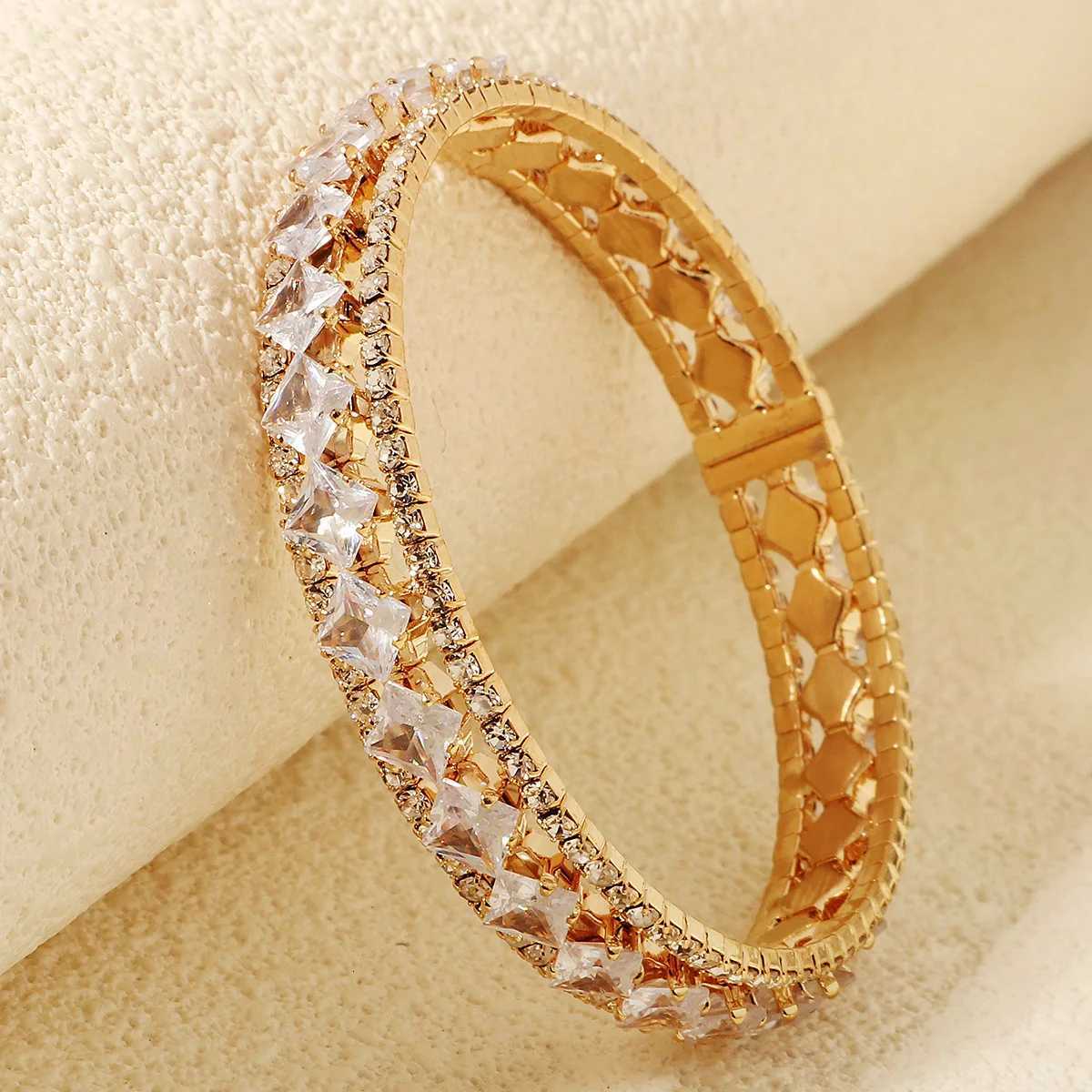 Elegant and Versatile Claw Chain Bracelet Luxury Rhinestone Unique Womens Bracelet Wedding Bride Jewelry as a Gift Z250807