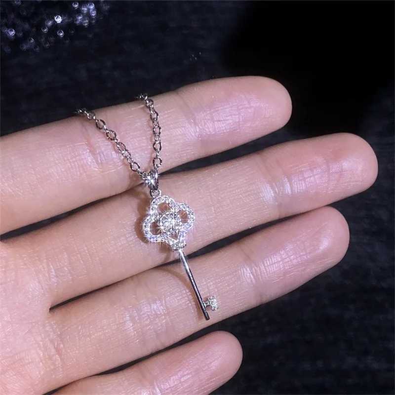 ZFSILVER Fashion Trendy Classic s925 Silver Moissanite Clover Key Necklace For Charms Women Accessories Party Jewelry Gift XL414 y250808