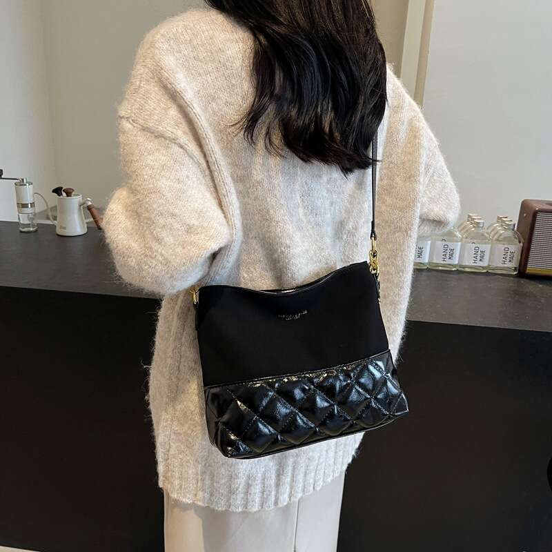 Chain Women's 2025 New Trend Simple Texture Crossbody Luxury Casual bags Color Block Designer Shoulder Underarm Bag