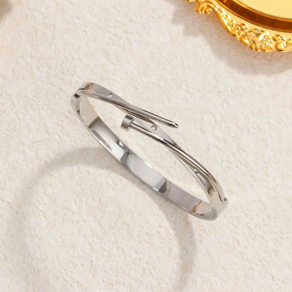 Fashionable Willow Nail Stainless Steel Womens Bracelets High Quality Waterproof Jewelry Wedding Party Accessories Z250807