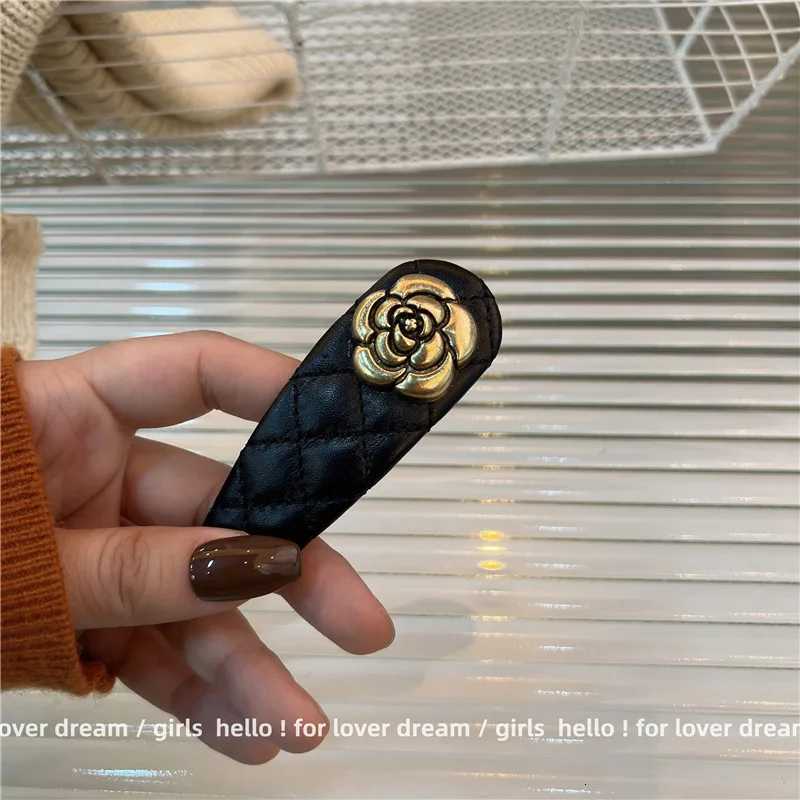 New PU Leather Camellia Hair Clips Vintage Bowknot Hairpin Cute Girls Barrettes Fashion Side Clips Geometric Simple Plaid Clip Y250808