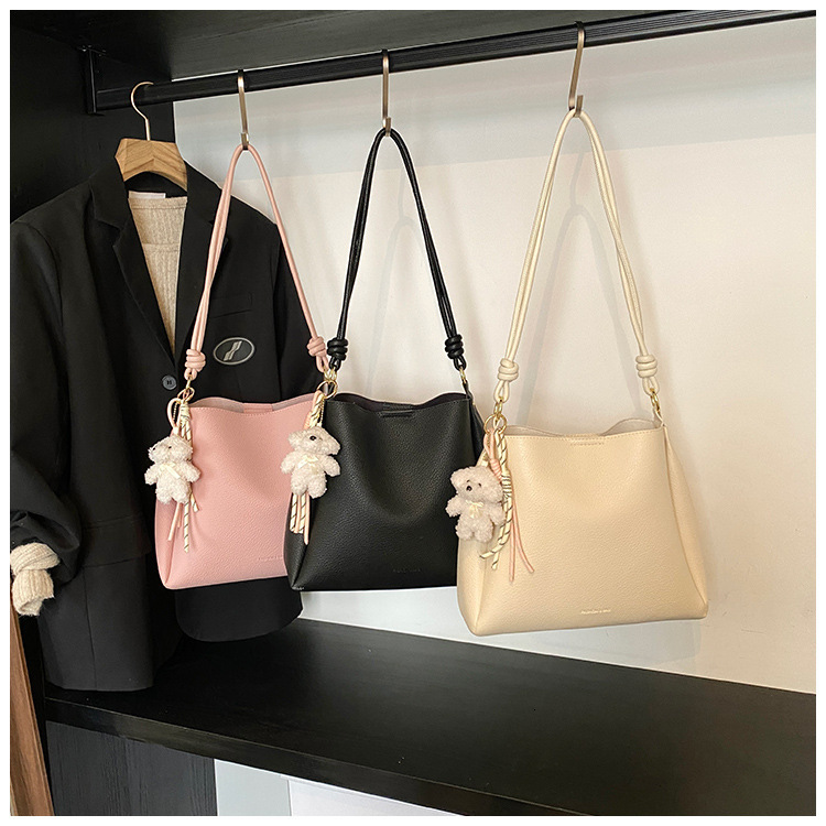 2025 Autumn New Women s Shoulder Bag Large Capacity Women s fashion Fresh and niche Handbag Cute Pendant Autumn New Designer Bag New Women s Crossbody