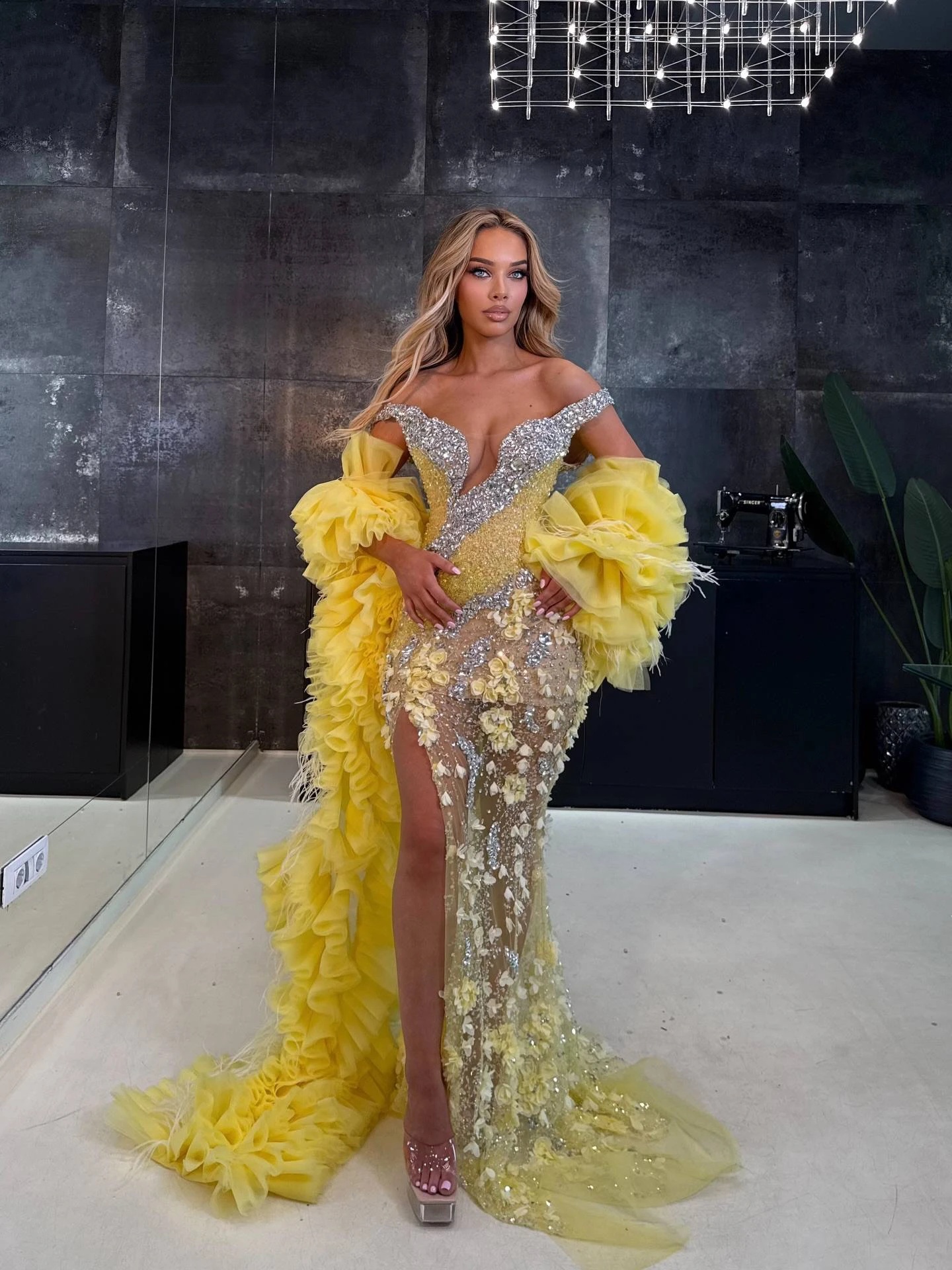 Exquisite 3D Flowers Evening Dresses Off Shoulder Prom Gowns with Tail Crystal High Side Illusion Sequins Customized Party Vestidos De Noche Plus Size