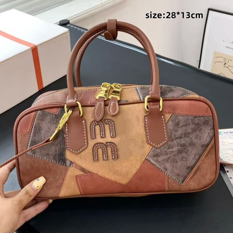 Fashionable bowling ball shaped design makeup bag women's light luxury retro crossbody bag commuting bags