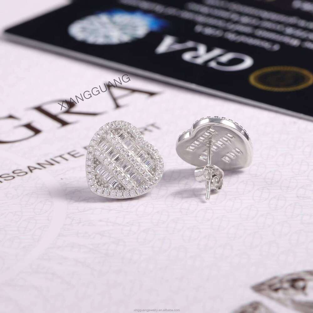 Fashion Jewelry Love Heart Design High Quality Sier Material Bling Dia VVS Baguette Moissanite Stud Earrings for Women