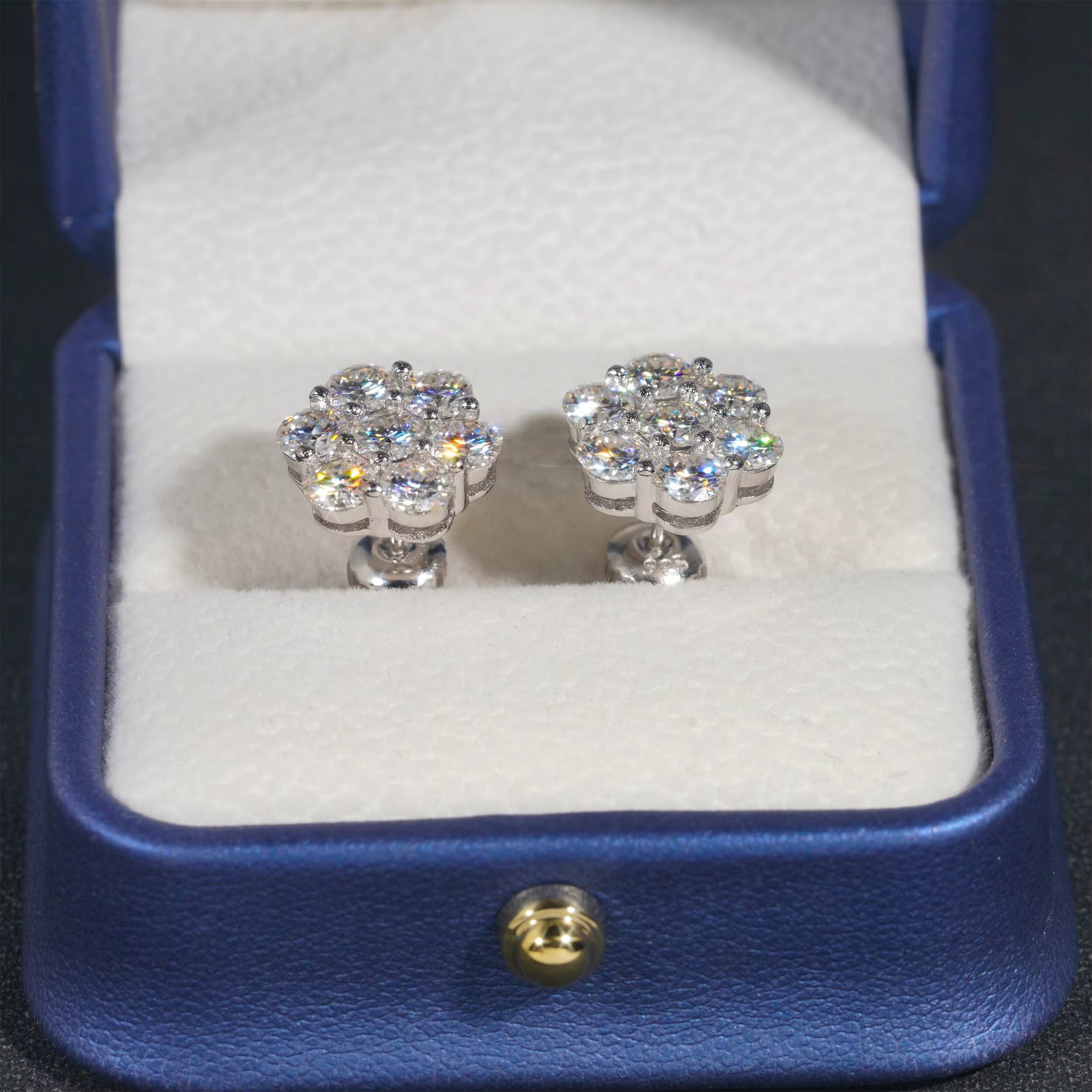 China Jewelry Wholesale Flower Shape Sterling Sier VVS Moissanite Cluster Stud Earrings White Gold Plated Ear Studs