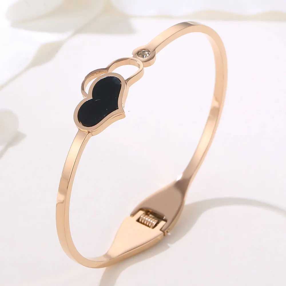 Heart Bracelet For Women 316L Stainless Steel Fashion Jewelry Accessory Cuffs Bracelets Lovers Z250807