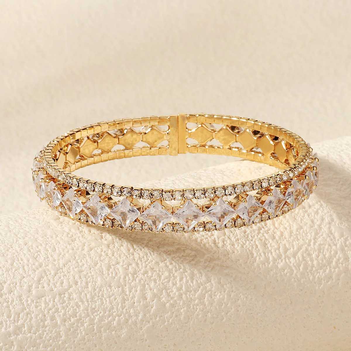 Elegant and Versatile Claw Chain Bracelet Luxury Rhinestone Unique Womens Bracelet Wedding Bride Jewelry as a Gift Z250807