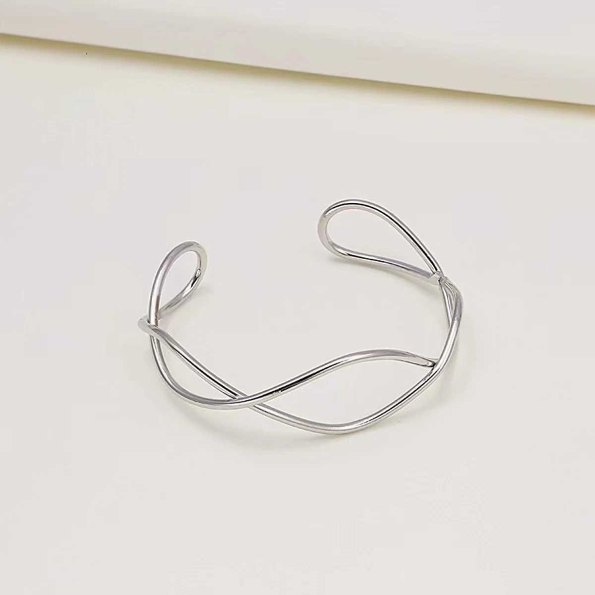 New Fashion Geometric Retro Metal Line Hollow Open Bracelet Z250807
