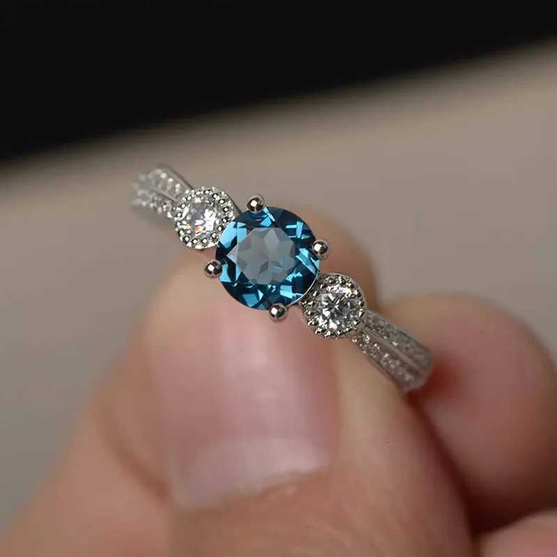 925 Sterling Silver Luxury Elegant Women Rings with Round Blue Cubic Zirconia Exquisite Wedding Anniversary Party Female Jewelry Y250808