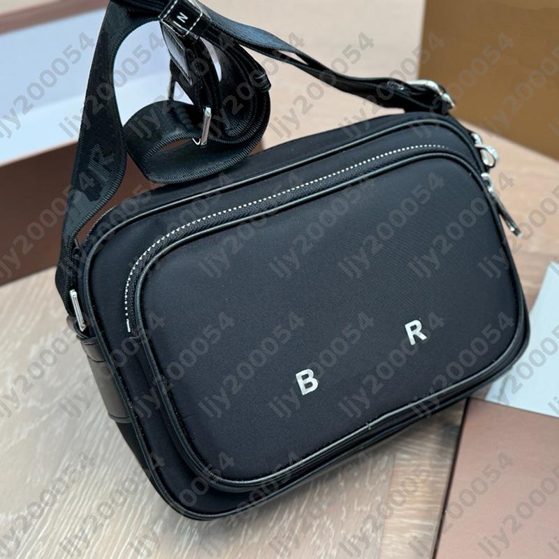 High Quality Mens Crossbody Pouch Designer Bumbag Man Chest Bag Fanny -15 Fashion Cross Body Bags Woman Waist Pack Wallet DSD2508083