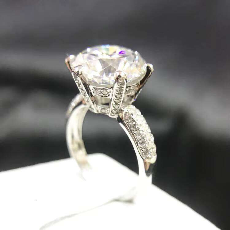 Custom Jewelry 14K Gold 6 Prong 5ct Round Cut Moissanite Auxiliary Stone Melee Engagement Wedding Eternity Women Rings