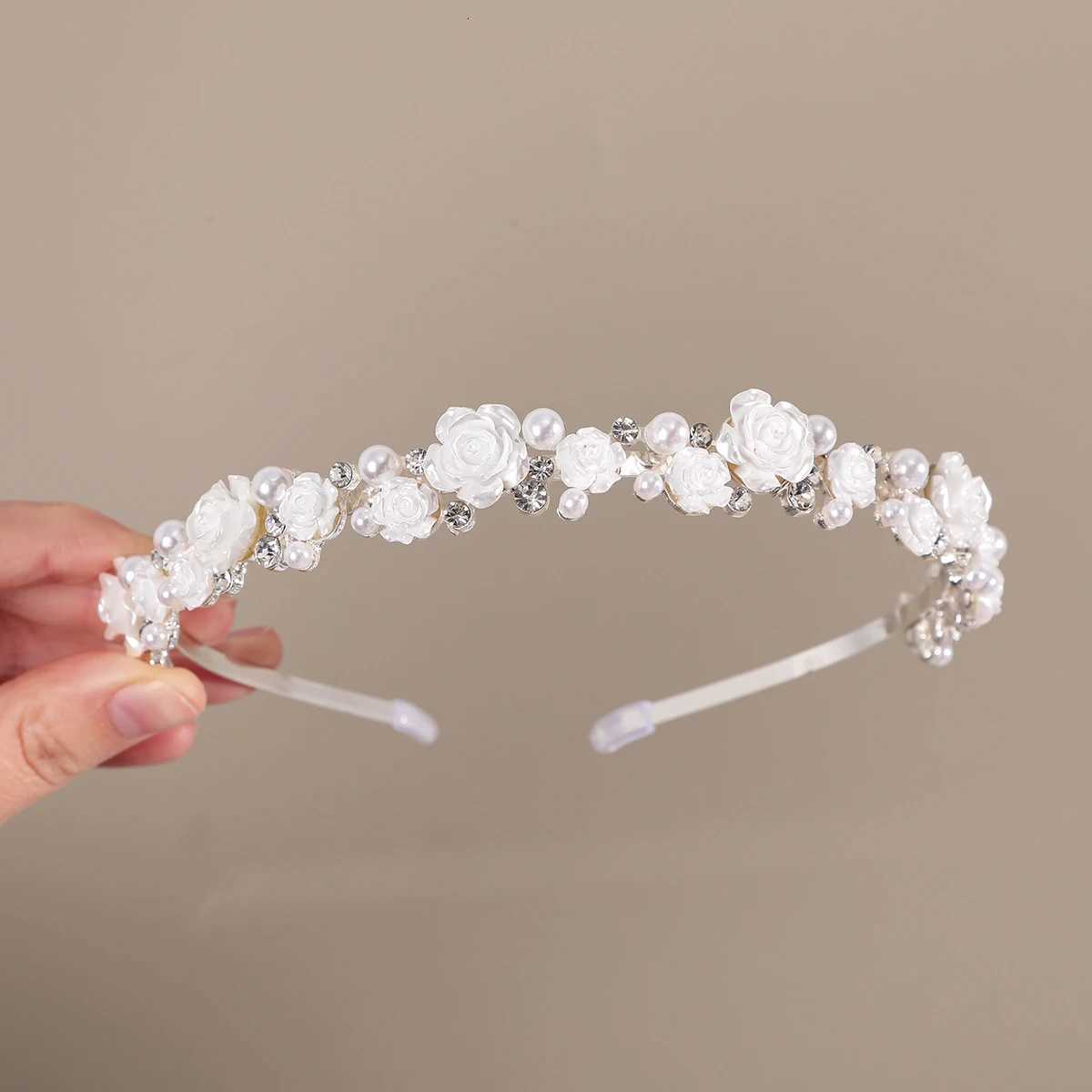 White wer bands Wen Luxury Pearl Baroque Hair Hoops Bezel Hair Bands for Ladies Elegant Wedding and Dating Hair Accessories Y250808
