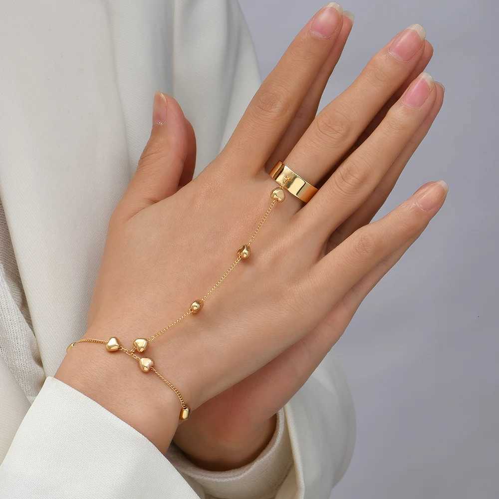 Simple Heart Pendant Chain Bracelet Link Connected Gold Plated Wide Finger Ring Bracelets for Women Link Hand Harness Jewelry Z250807