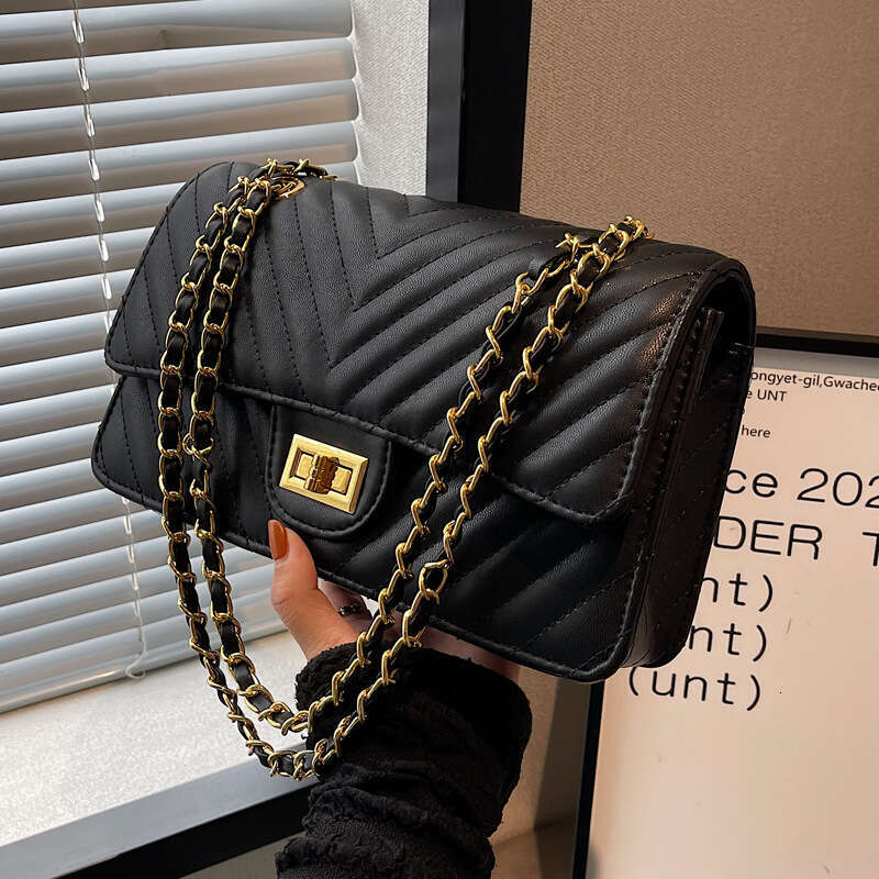 Designer Bag Luxury Bag Dhessential Quilted Shoulder Bag Chain Crossbody Women Shoulder Underarm High-End Handbag Bags
