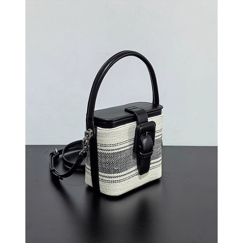 2025 Autumn New Women's fashion Shoulder Bag Retro Striped Color Blocked Women's Bucket Bag Women's Crossbody Bag Autumn New Designer B