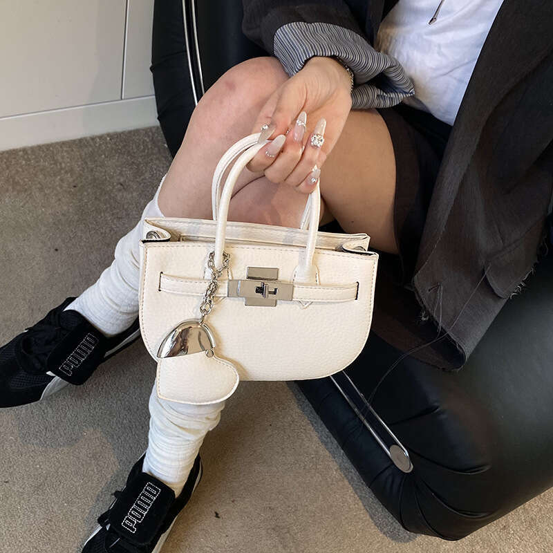 Casual Simple Handheld Luxury Saddle for Women 2025 New Fashionable Trendy Designer bags purse and wallet Single Shoulder Crossbody Bag