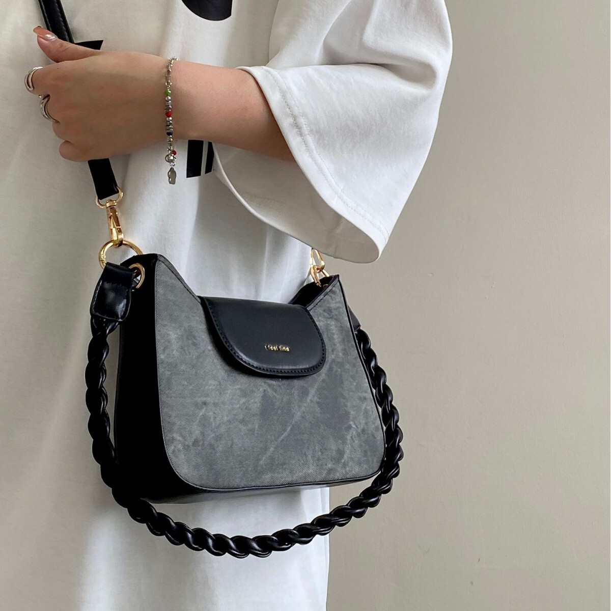 Free Shipping Designer Bag 2025 Niche Design New Women's Bag Spring Summer Retro Versatile Underarm Bag Color Luxury Bag Block Single Shoulder Cr