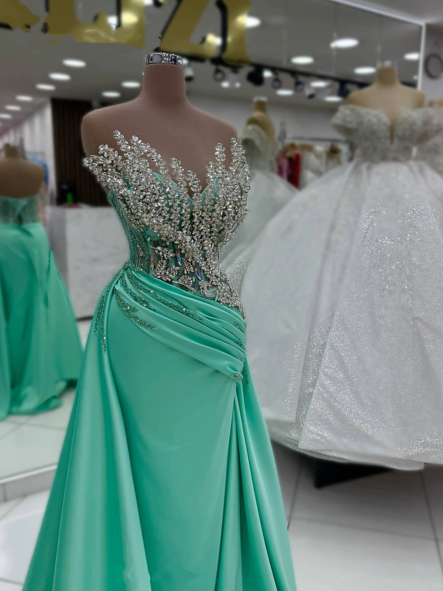 Fashion Crystal Evening Dresses Strapless Prom Gowns with Detachable Train Sequins Sleeveless Customized Party Vestidos De Noche Plus Size