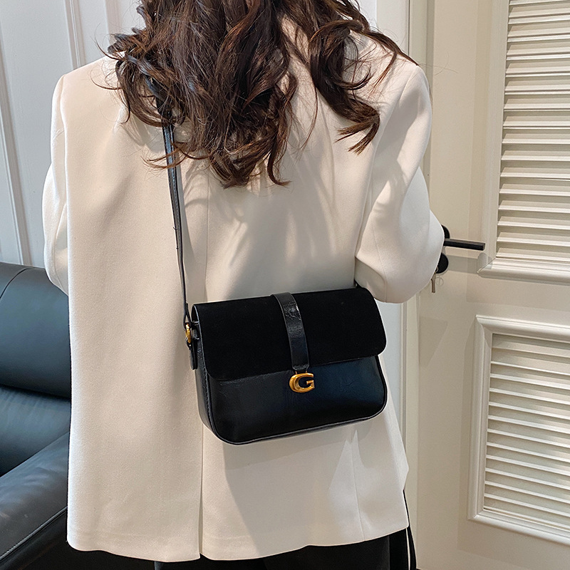 Fashionable frozen bottom bag suitable for winter women and trendy small square bag niche simple and casual shoulder bag Z250324