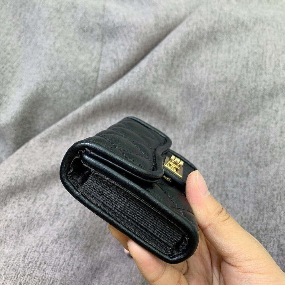 Quilted Chanel Style Soft Leather 2022 Short Wallet for Women with Multiple Card Slots and Driver's License Holder