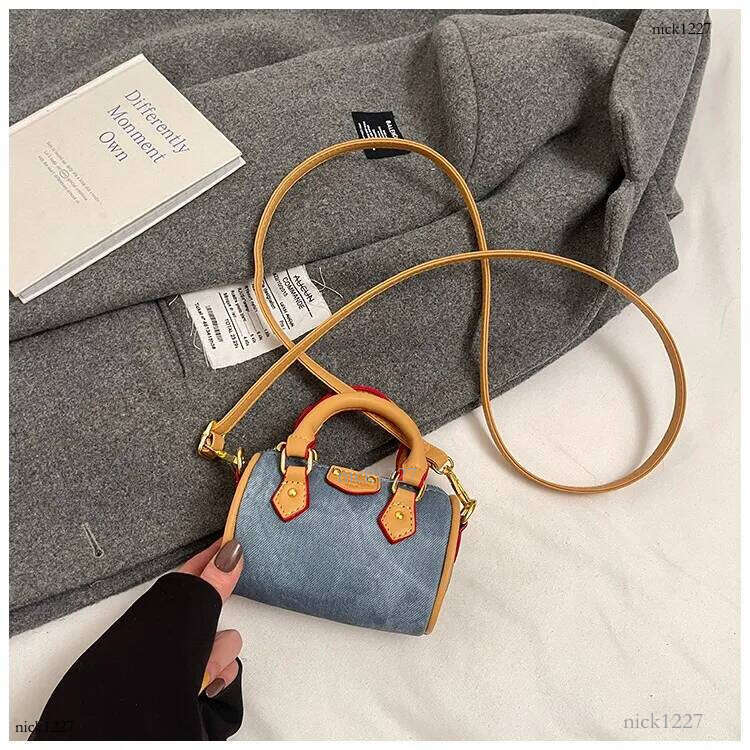 free shipping designers bags for womens ladies 2025 new versatile and fashionable shoulder bag with a niche texture simple crossbody bag for daily out