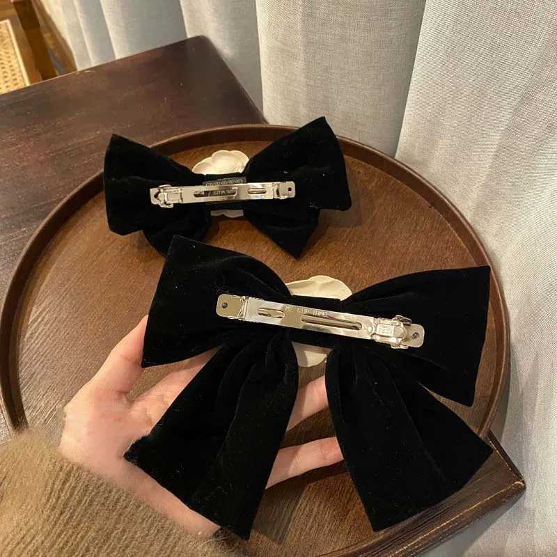 Elegant Black Velvet Camellia Hair Clip Rhinestone Bowknot Spring Clip Women Korean Hair Styling Barrettes Ribbon Bow Hairpins Y250808